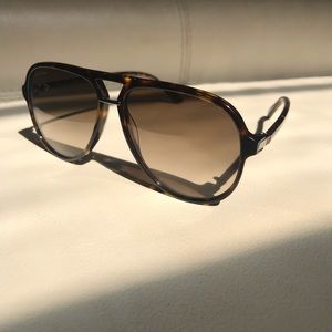 ***SOLD*****Gucci aviator sunglasses